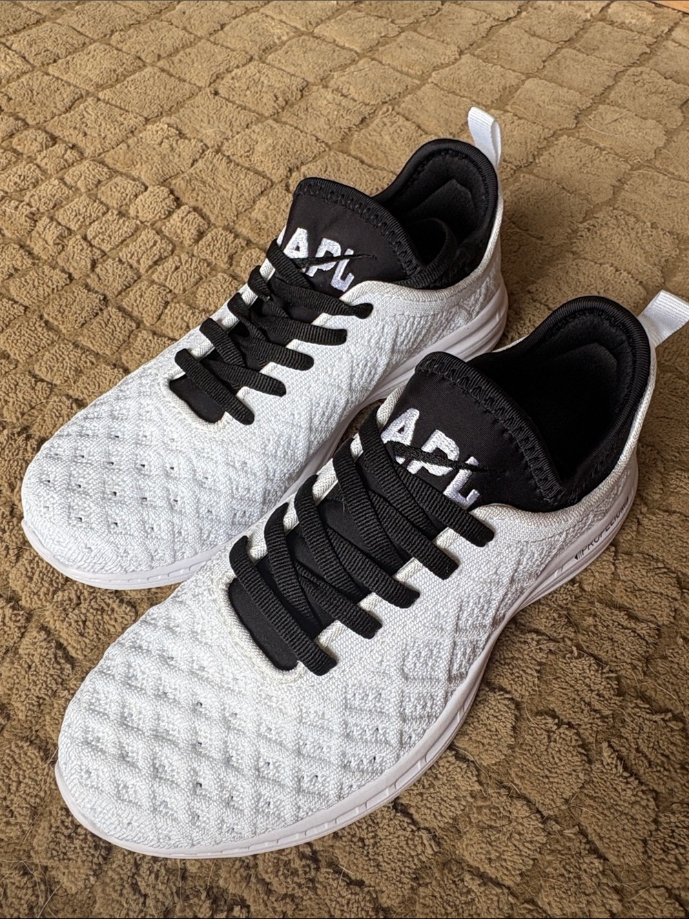 NEW! APL women’s sneaker